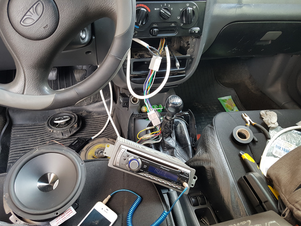 Установка компонентної акустики Hertz DSK (DV) 165.3 з подіумами 13-16 та ГУ Pioneer DEH-P3950MP 3