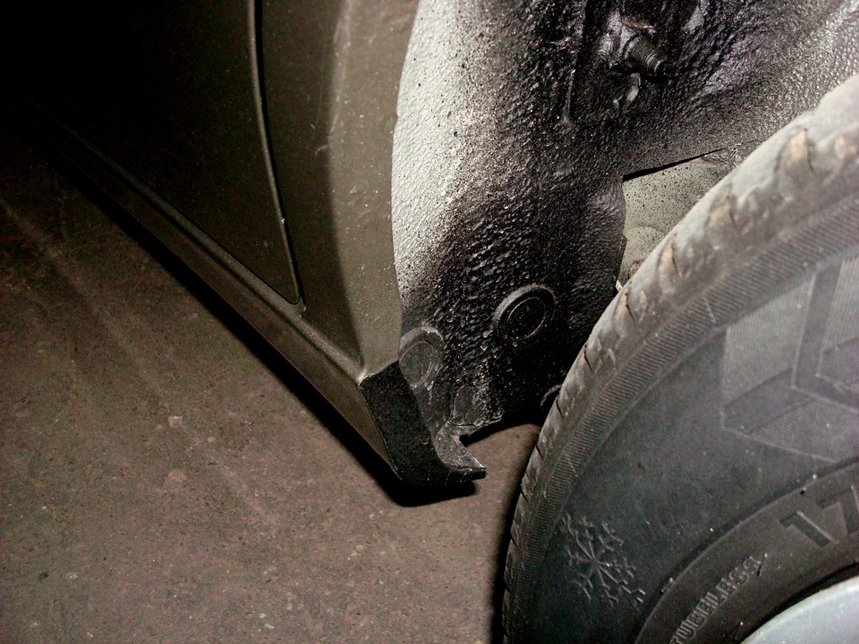 Зроблено антикорозійну обробку порогів. 5