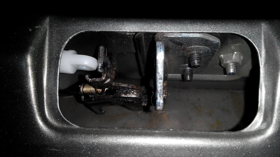 Відкриття багажника з брелока сигналізації 5
