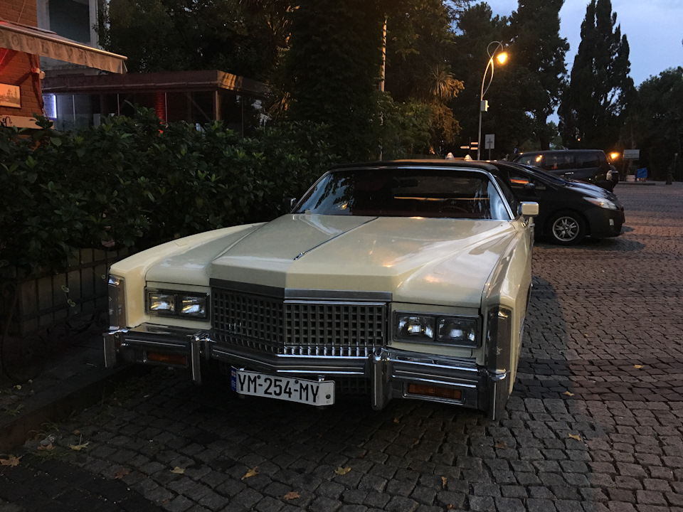 Красівець Cadillac Eldorado 4
