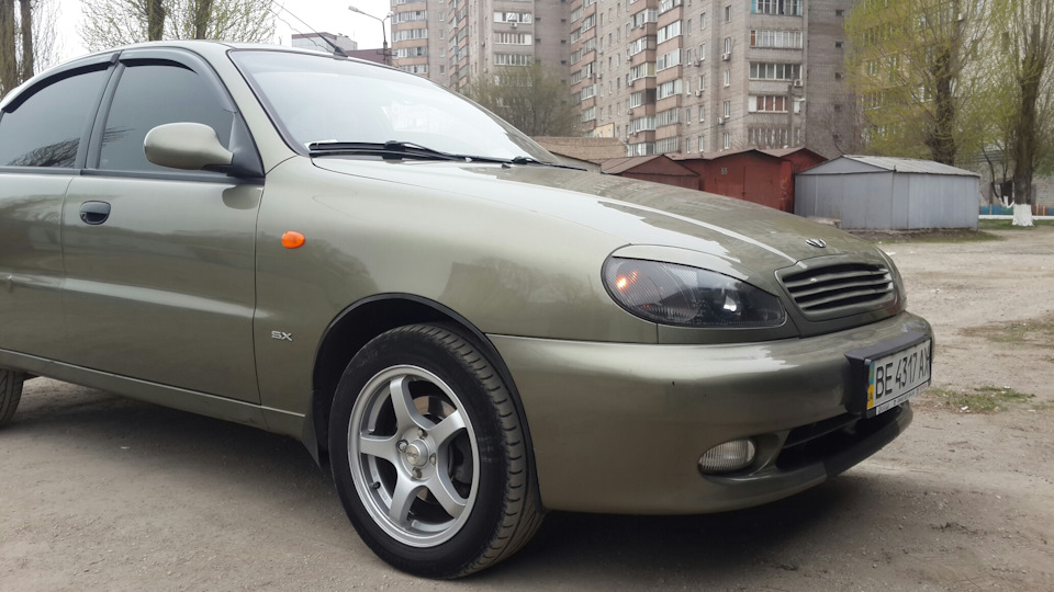 Американець)))) Вії та грати в колір! 3