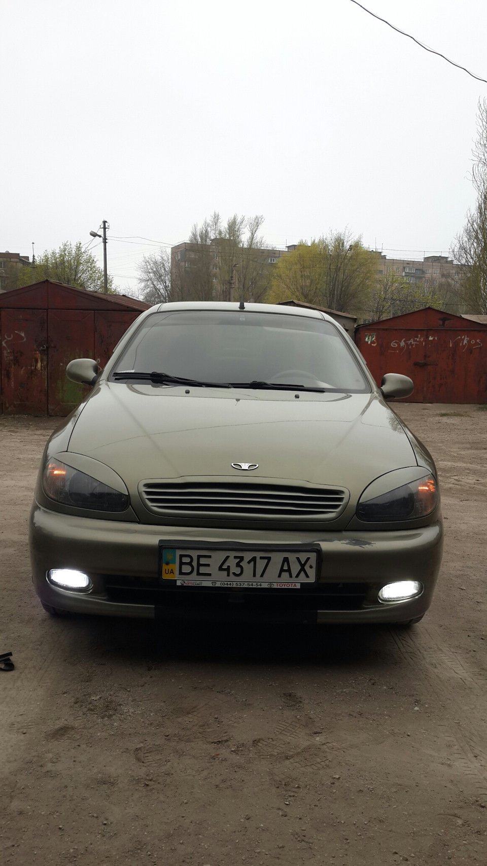 Американець)))) Вії та грати в колір! 2