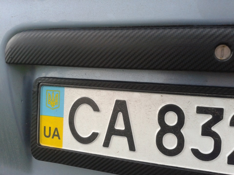 Карбонова плівка рукам спокою не дає 3