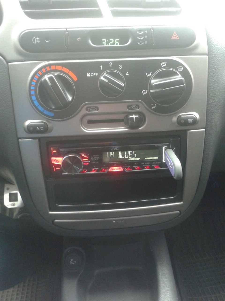 Нова магнітола JVC KD-X220 2