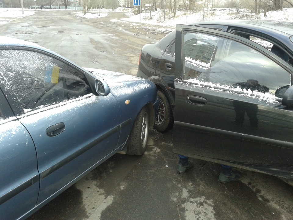 виїхав із двору і приїхав... 2