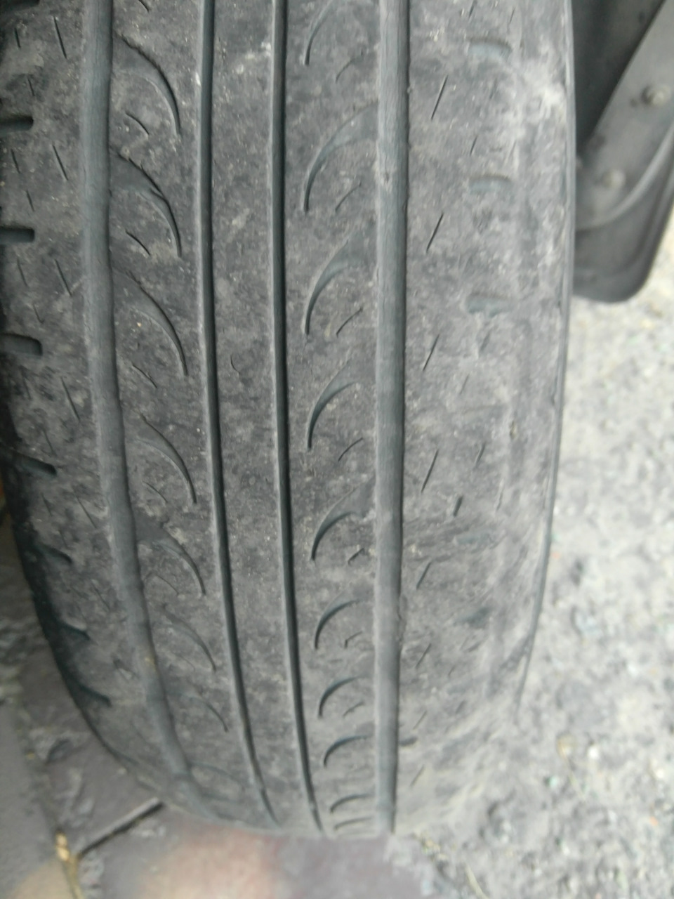 Дивне знос гуми. У чому причина? 2