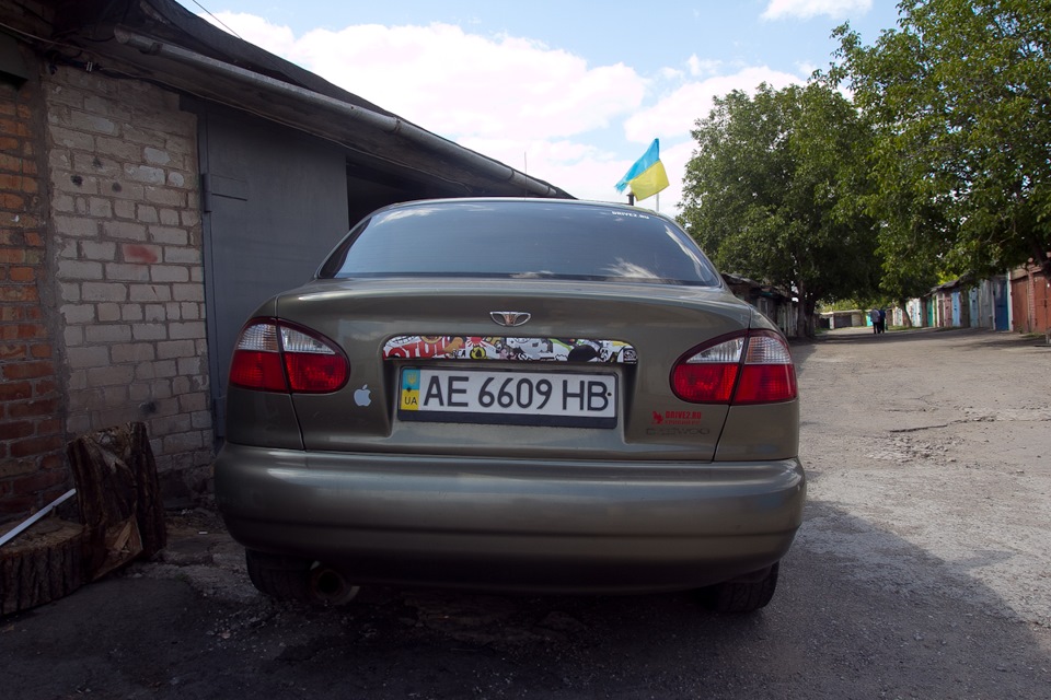 Задні ліхтарі в червоний 2