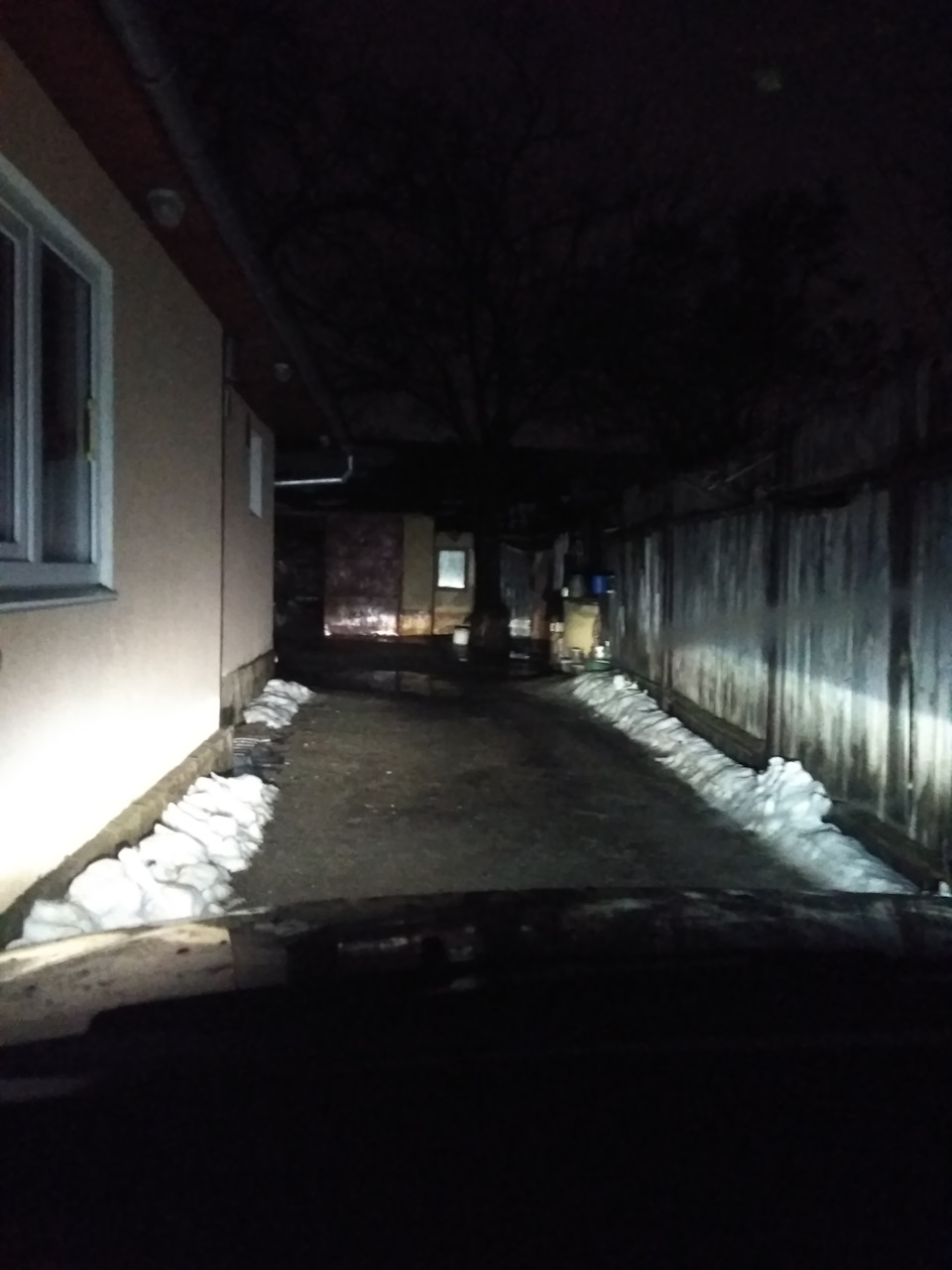 Щось не те зі світлом. 2