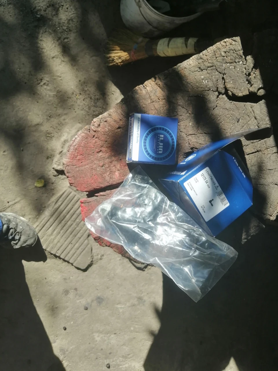 Заміна лівого підшпника маточини та рульового наконечника.