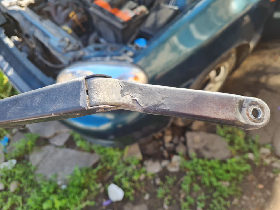 Усунення течі води в салон та освіження двірників та жабо 4
