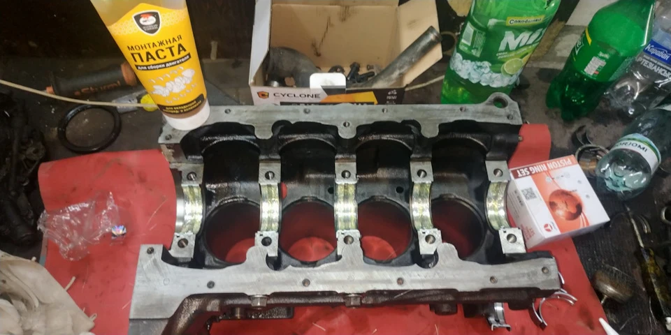 Справа рухається