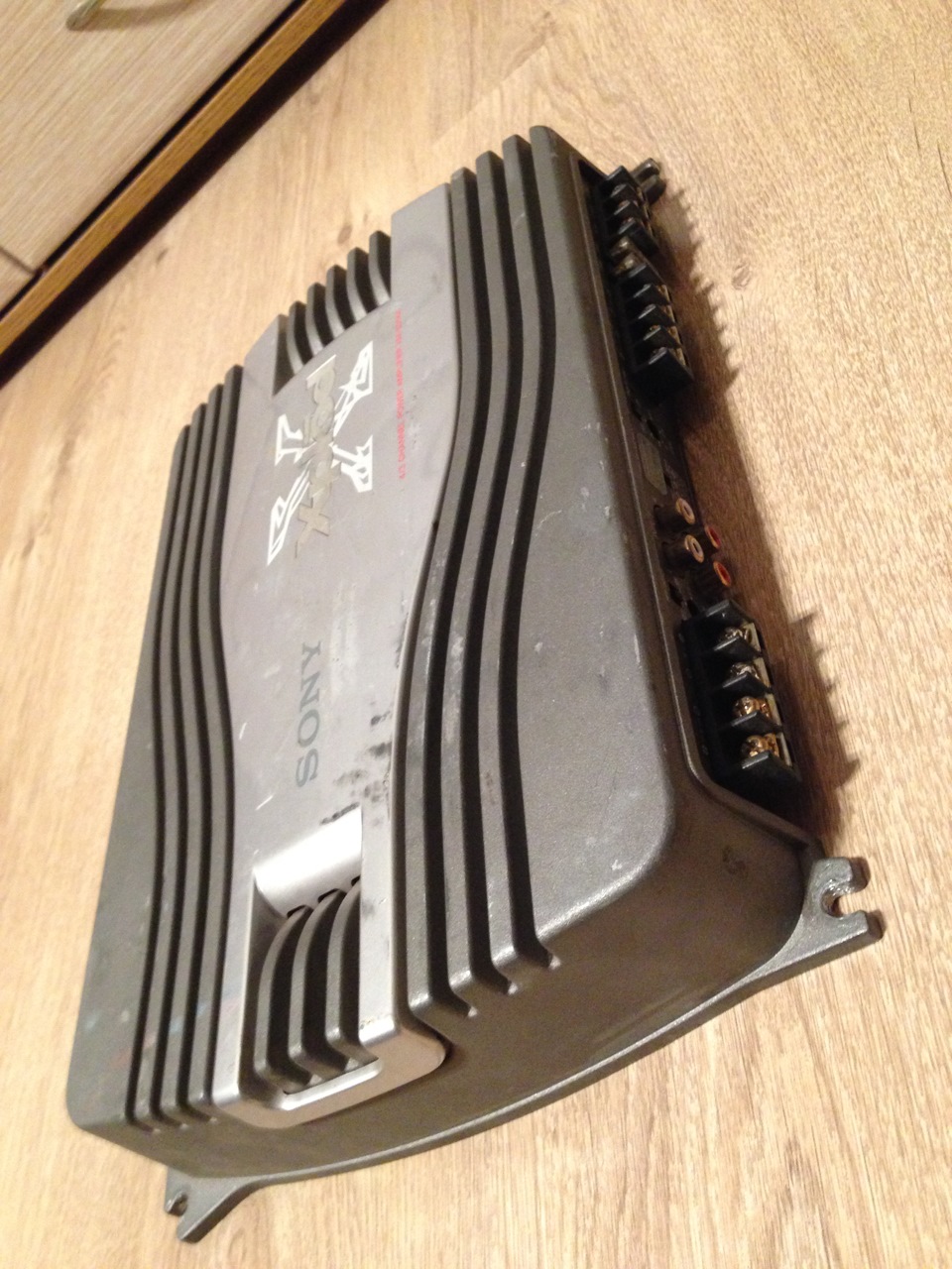 Встановив підсилювач Sony XM-SD14X 2