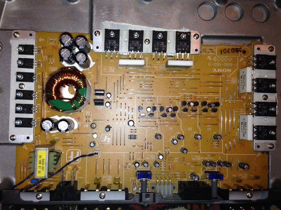 Встановив підсилювач Sony XM-SD14X 1