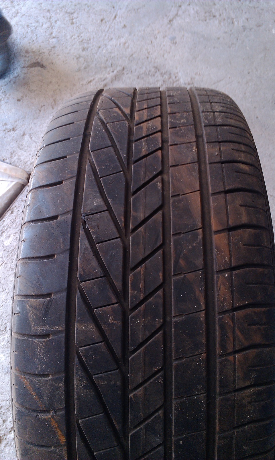 Продам шини GOODYEAR Excellence 235/45R17 1