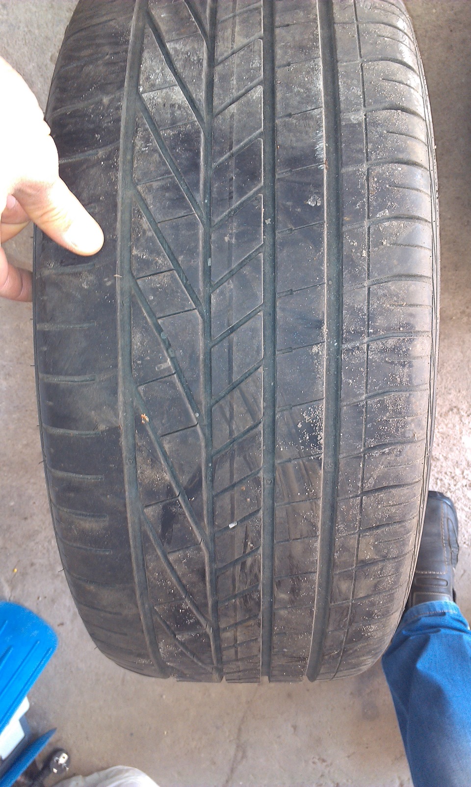 Продам шини GOODYEAR Excellence 235/45R17 4