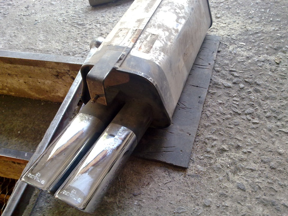Exhaust 2,5 & Remus on board) 1