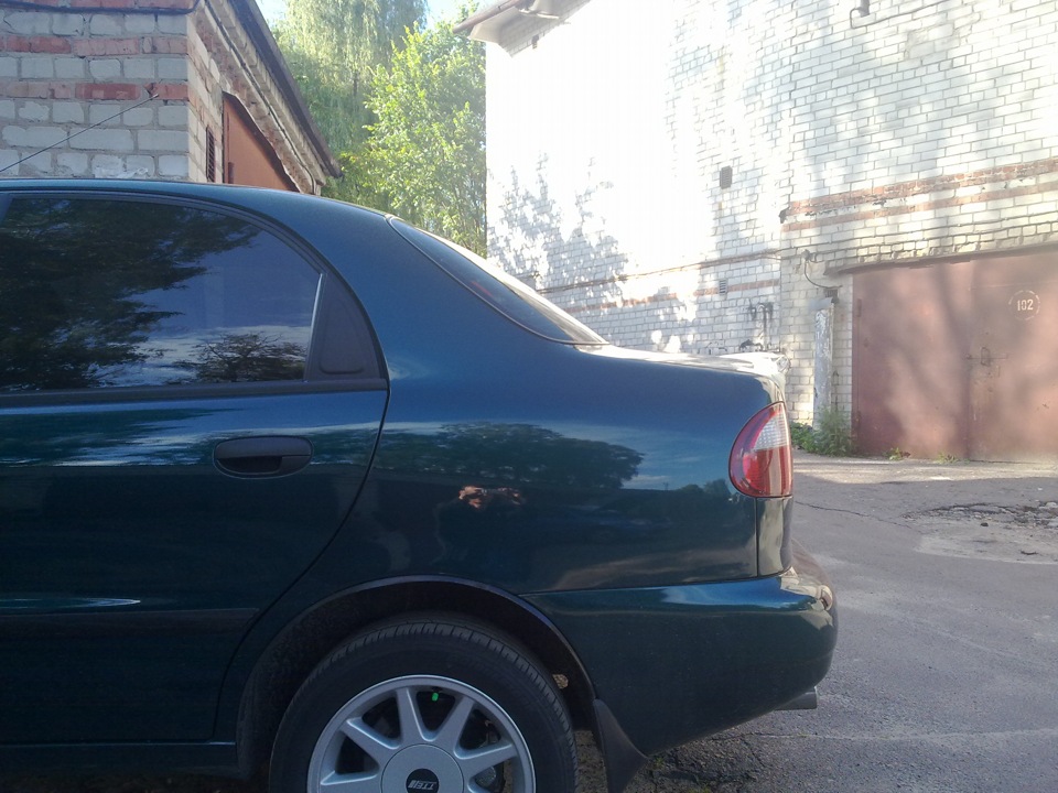 Спойлер пофарбований та встановлений на авто! 4