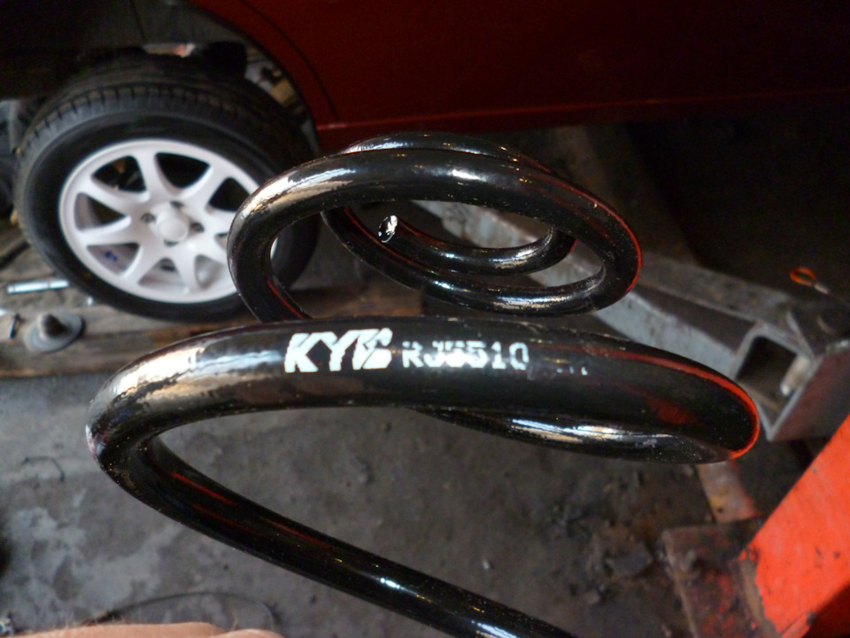 Заміна задніх пружин на KYB K-flex 5
