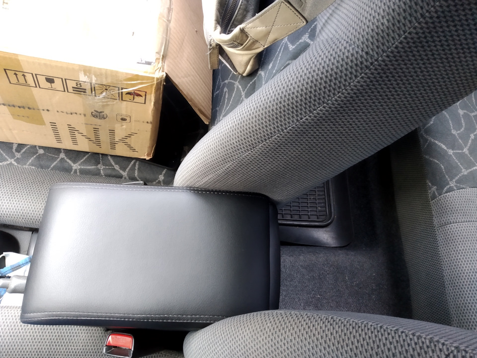 25. Підлокітник ArmRest. 5