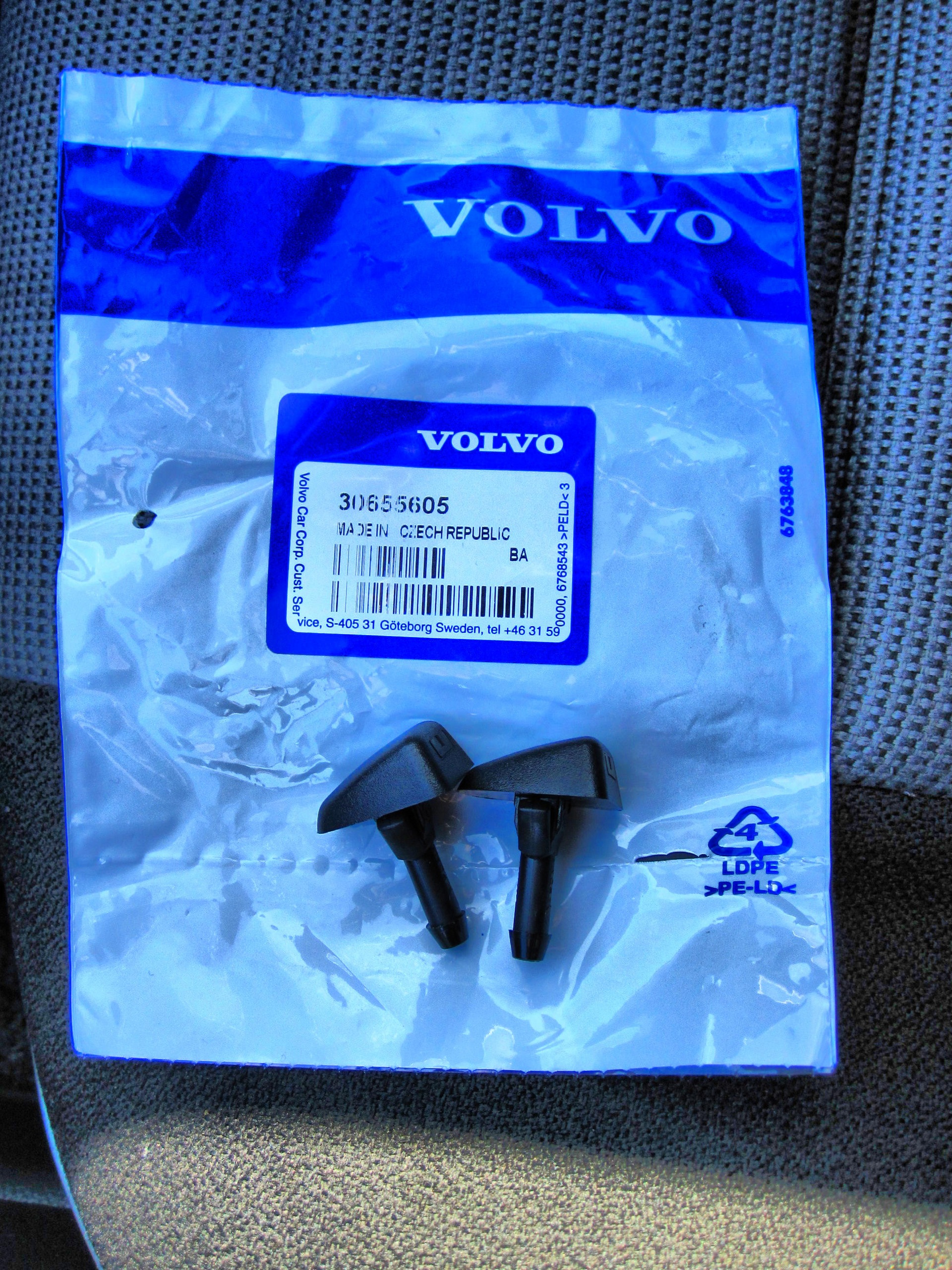 Вієрні форсунки омивача від Volvo 3