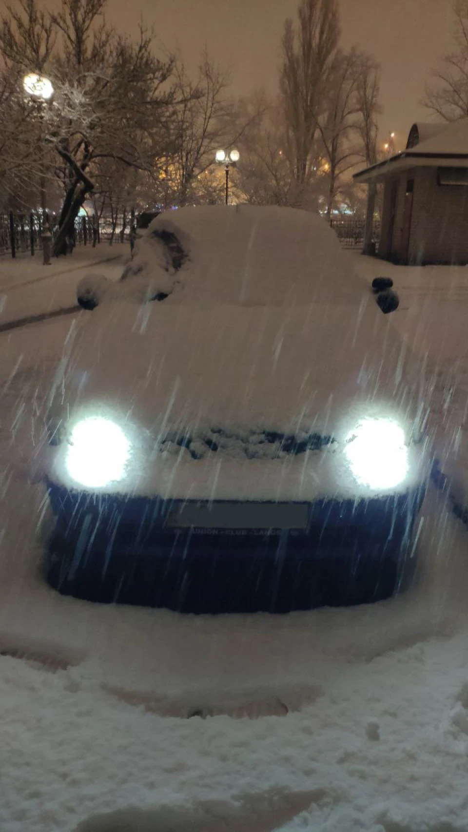 Ланос їздить, я живу.