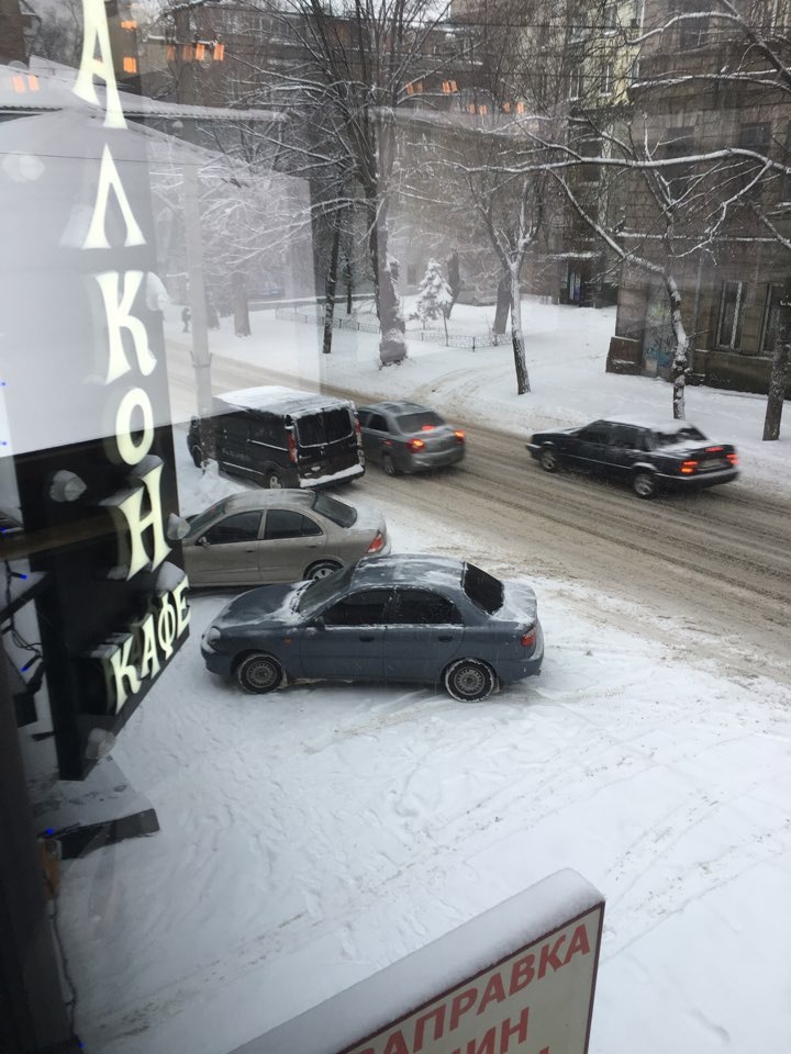 І в Дніпрі завалило снігом 1