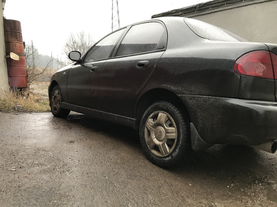 Приїхали пороги та облицювання кришки багажника 1