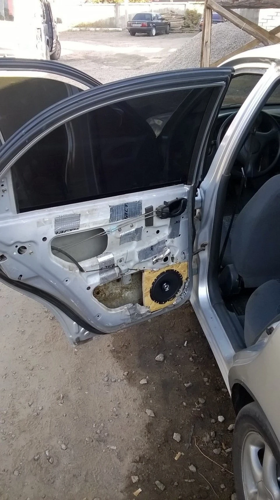 Нові динаміки в задні двері Hertz DCX 165.3 120W