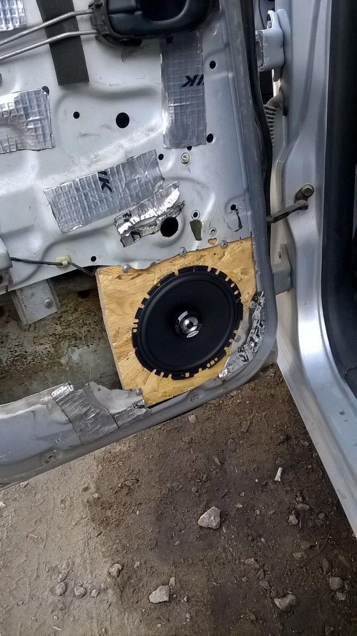 Нові динаміки в задні двері Hertz DCX 165.3 120W 3