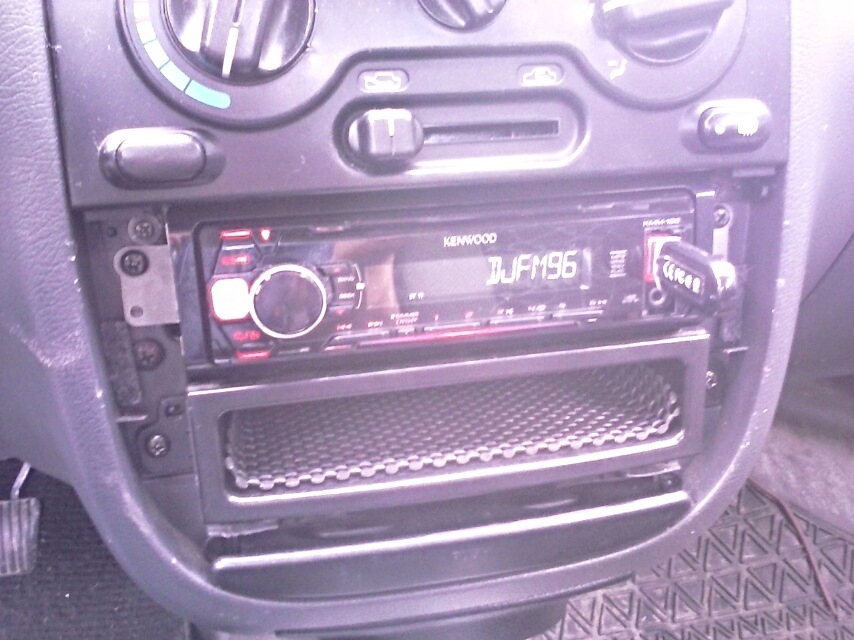 Нове ГУ Kenwood KMM-102RY 2