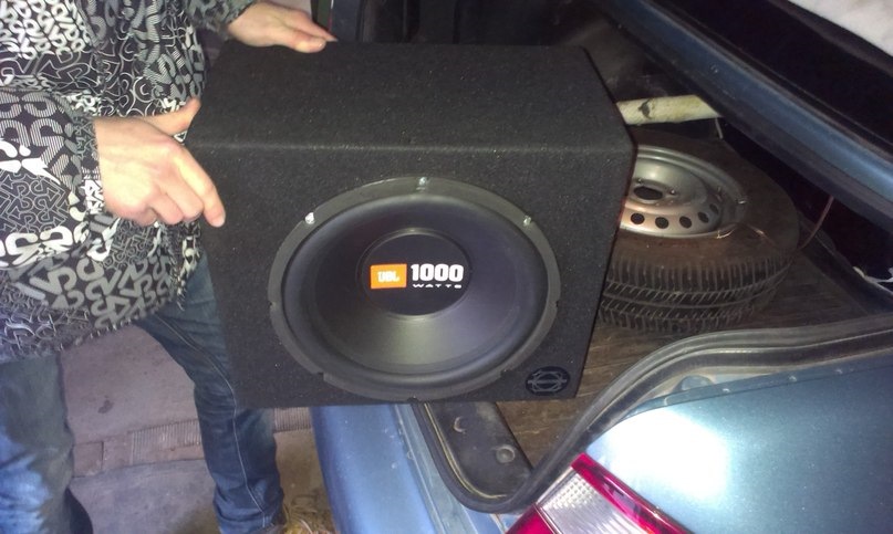 Новий сабік JBL1000 1