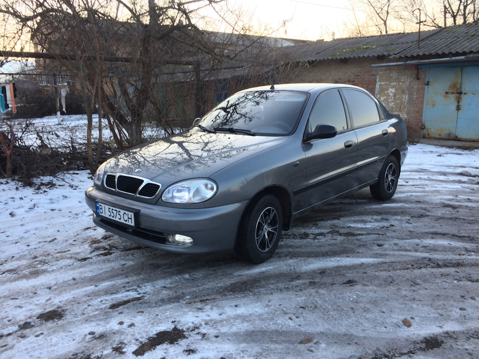Передні стійки KYB Premium 2