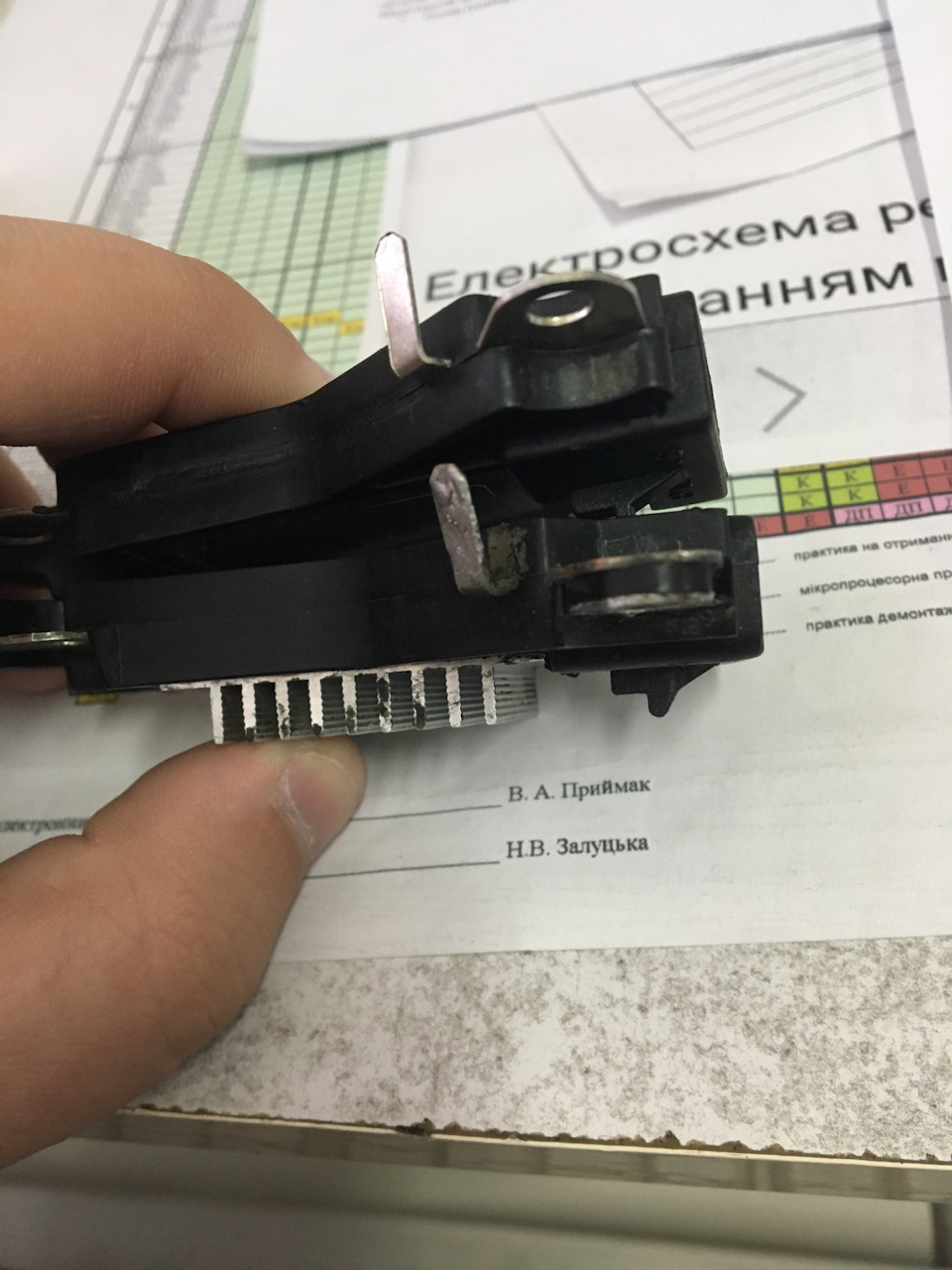 Потрібна порада з реле регулятора напруги. 2