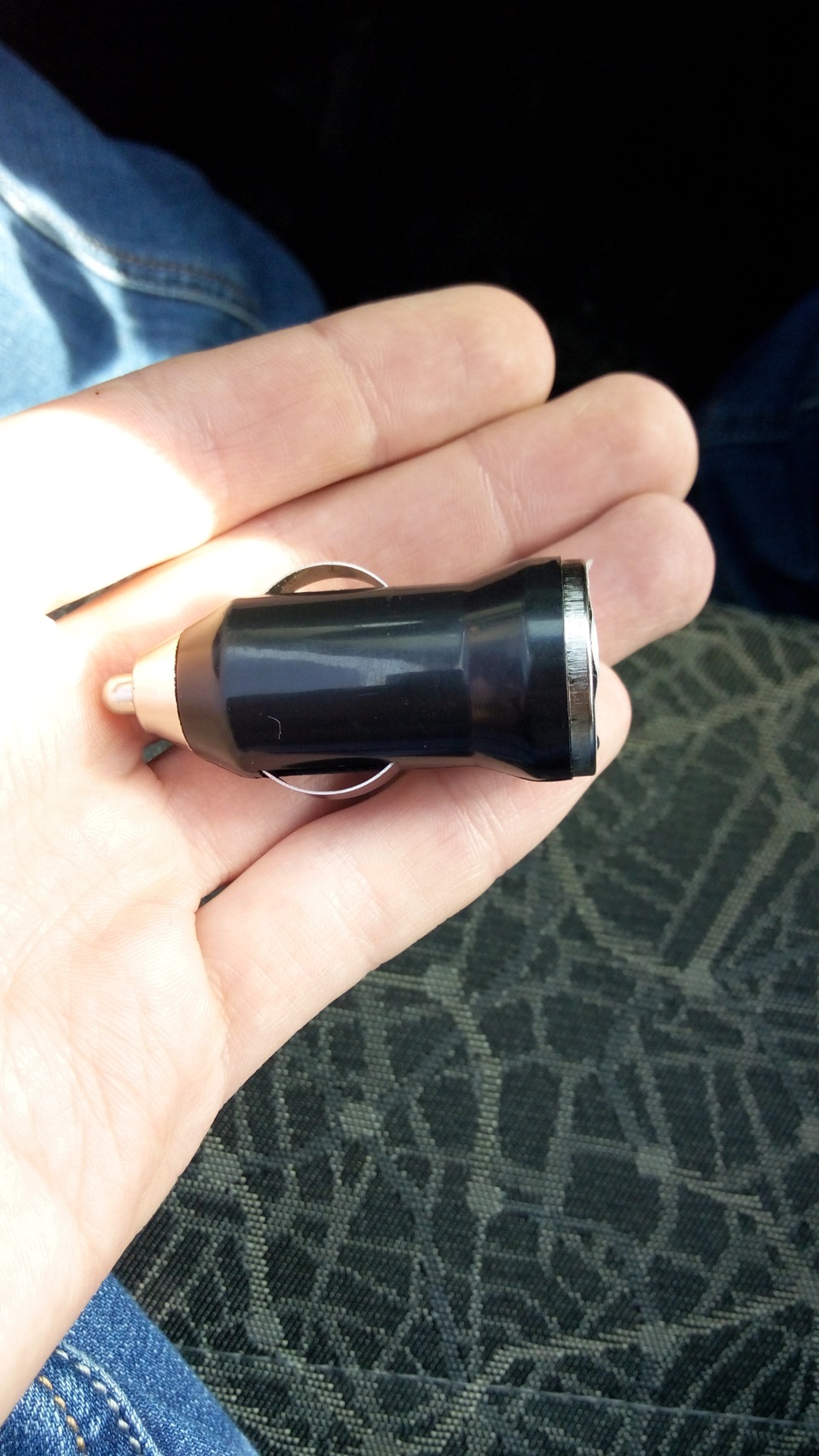 Usb зарядка в штатне місце 2