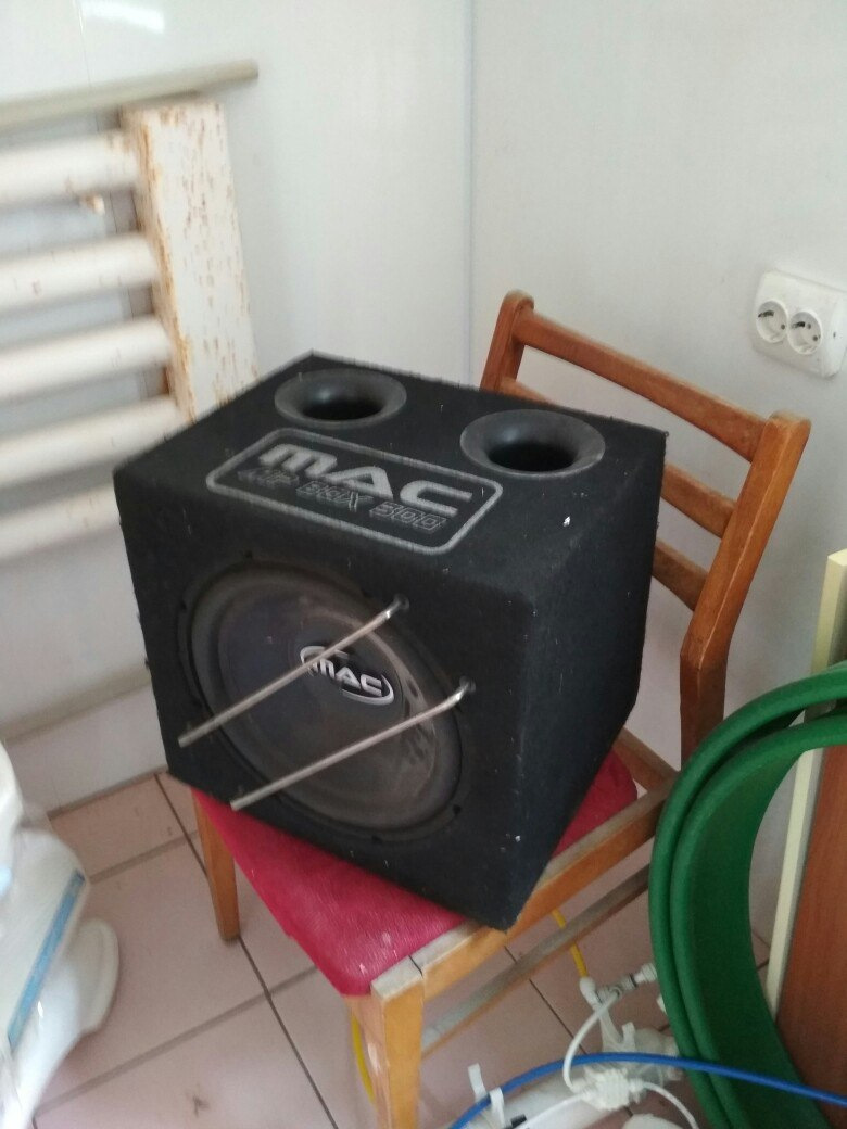 Новий мешканець мого багажника. Сабвуфер Mac Audio MP Box 300. Питання до знавців. 1