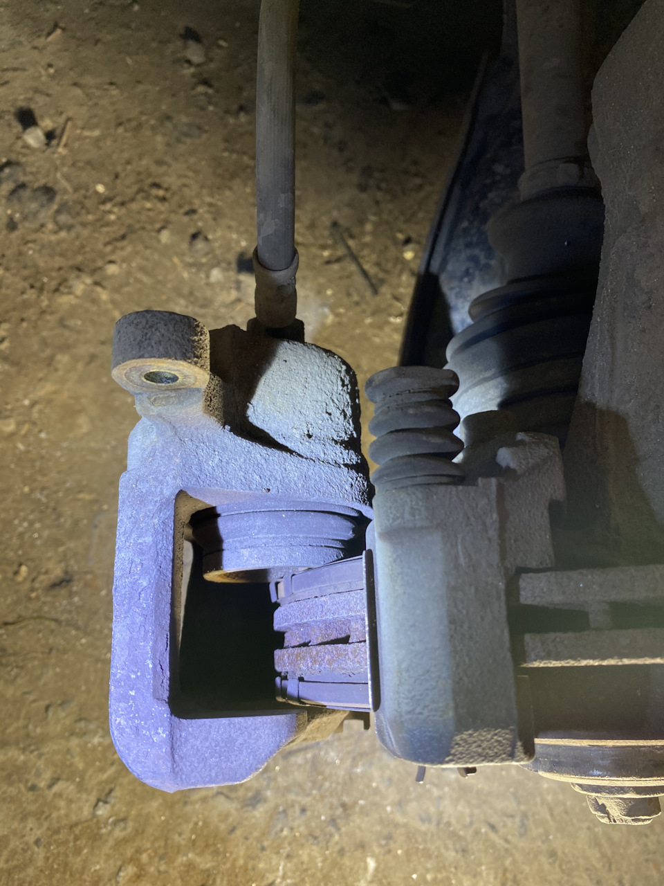Заміна передніх гальмівних колодок. 4