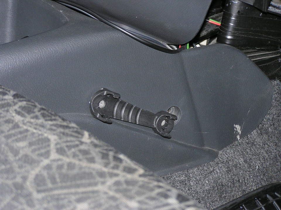 Emergency car hammer seat belt cutter. 3