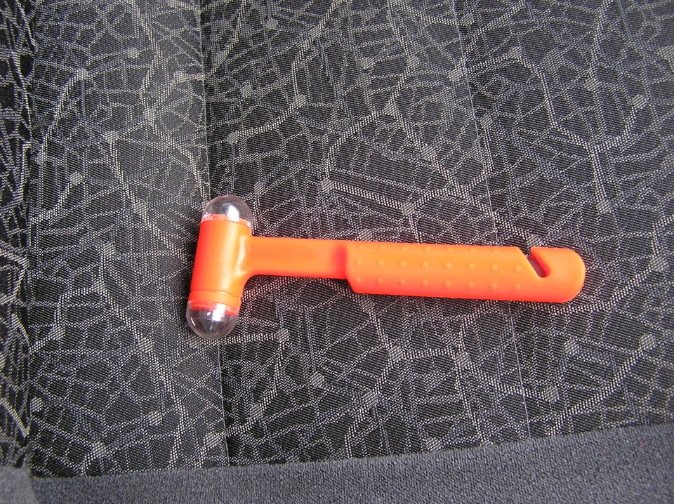 Emergency car hammer seat belt cutter. 4