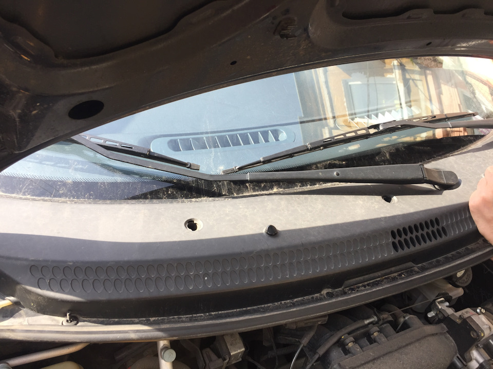 Встановлення віялових форсунок лобового скла та зворотного клапана 2