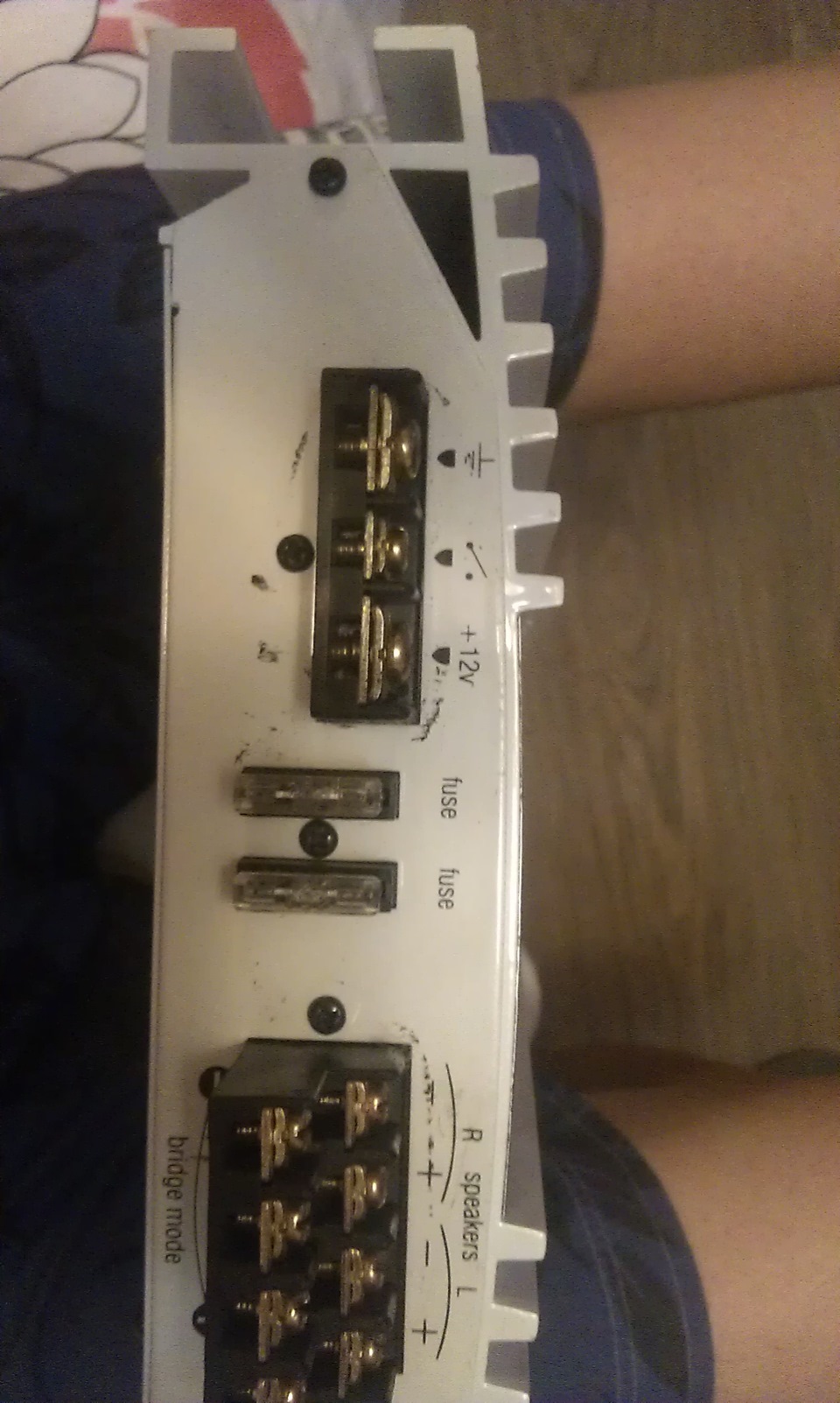 11\08 Підсилювач Blaupunkt GTA 400 4