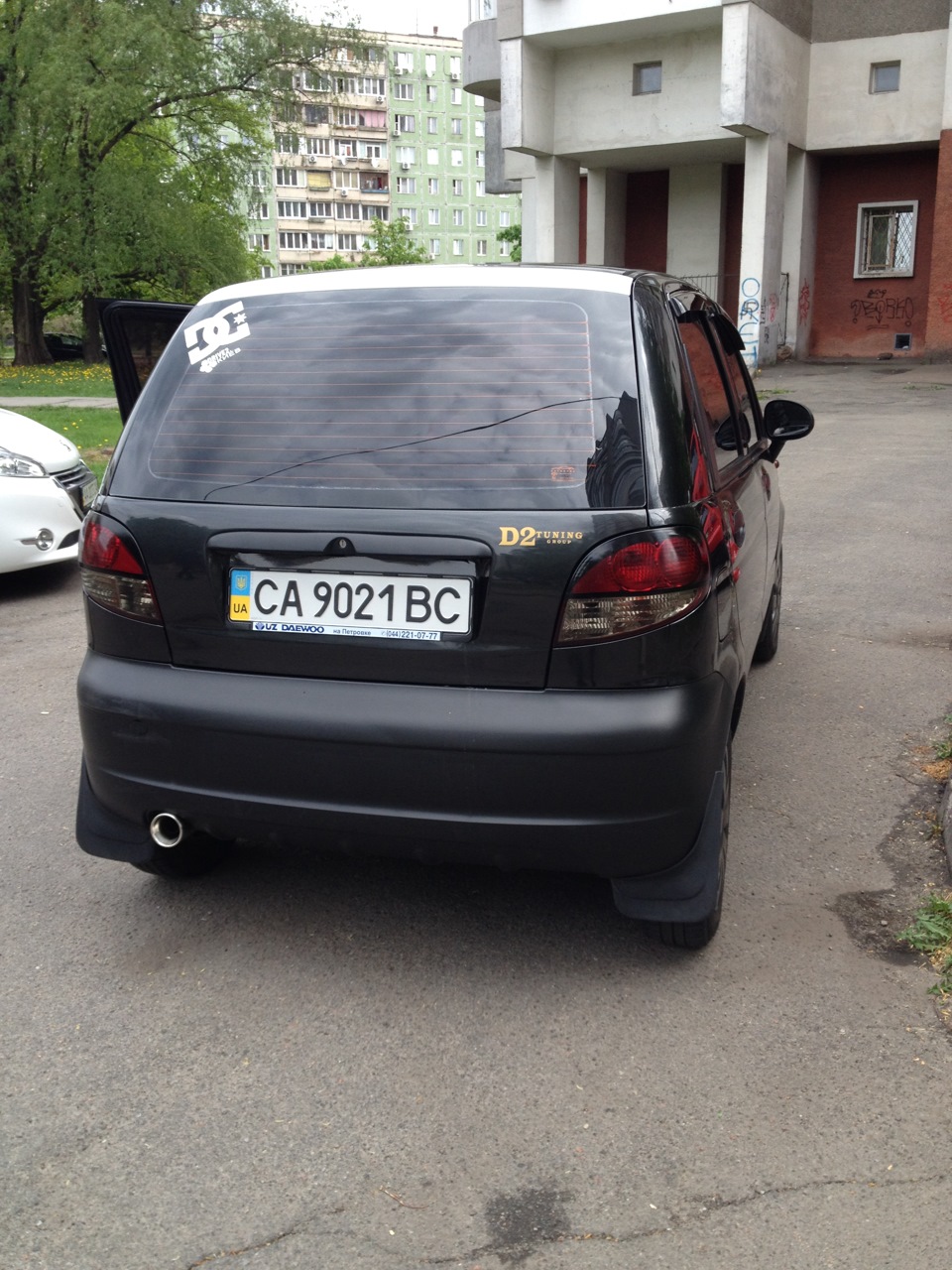 Біла плівка на дах багажника. 3