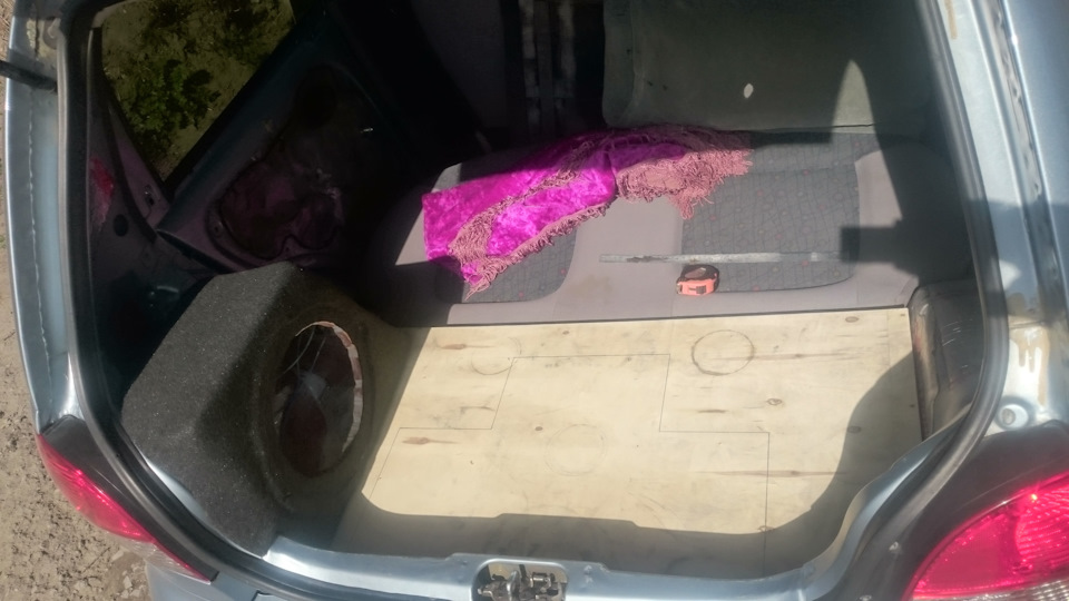 Підлога в багажнику + килимове покриття 4