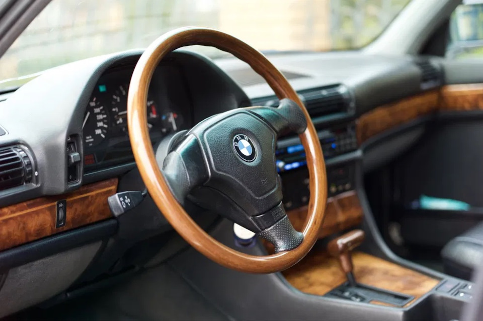 Тепер і в тата авто. Беха сімка лонг v8 4.4 3
