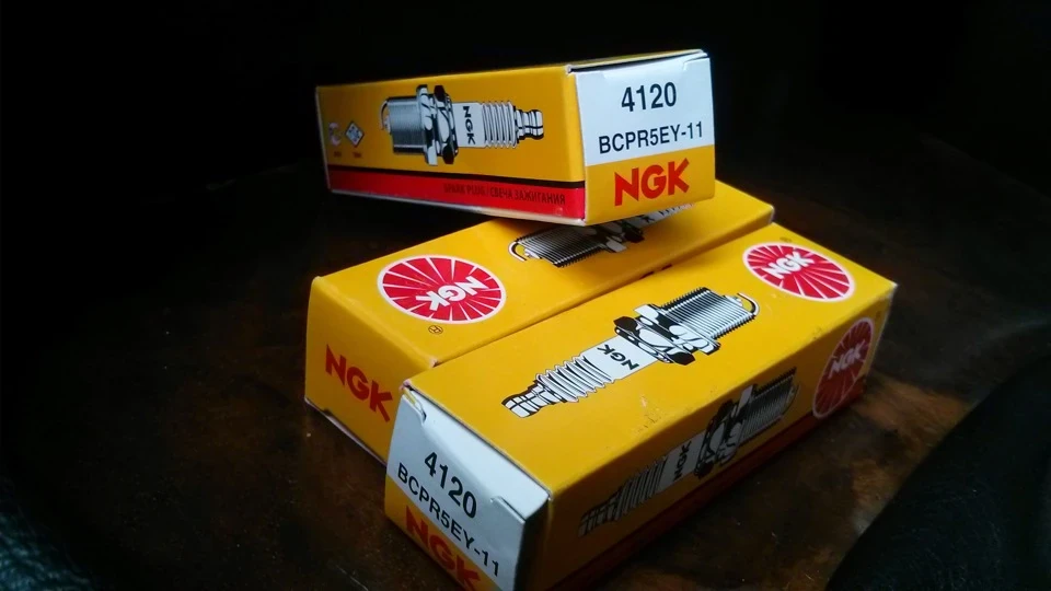 Заміна свічок на NGK 4120 BCPR5EY-11