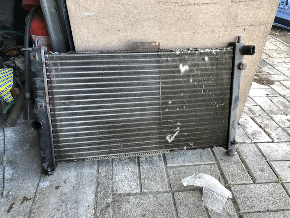 Радіатор, грати