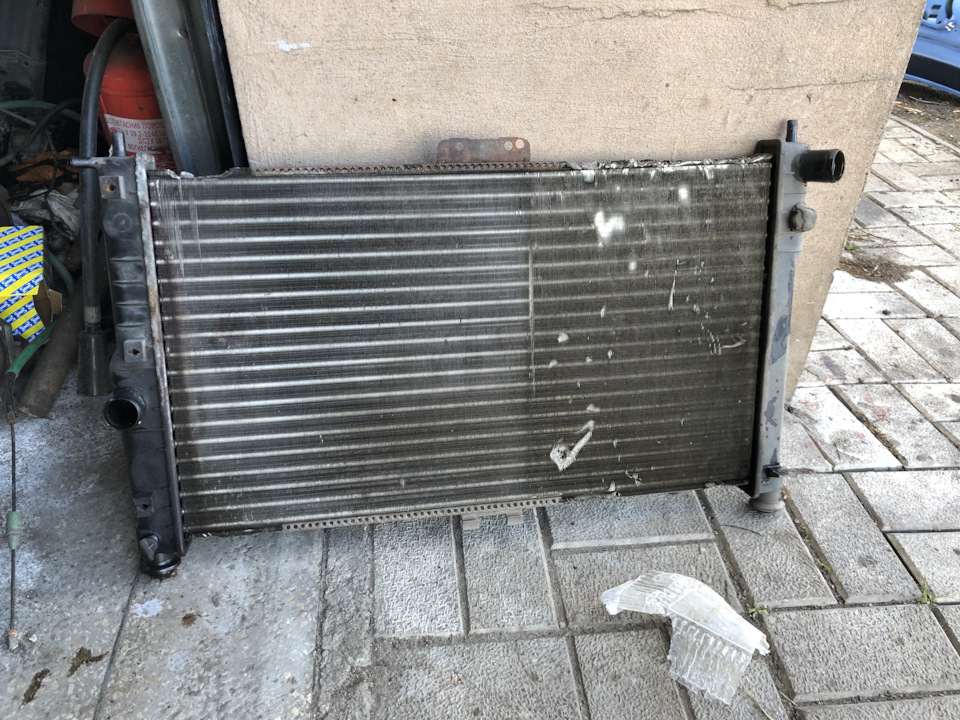 Радіатор, грати 1