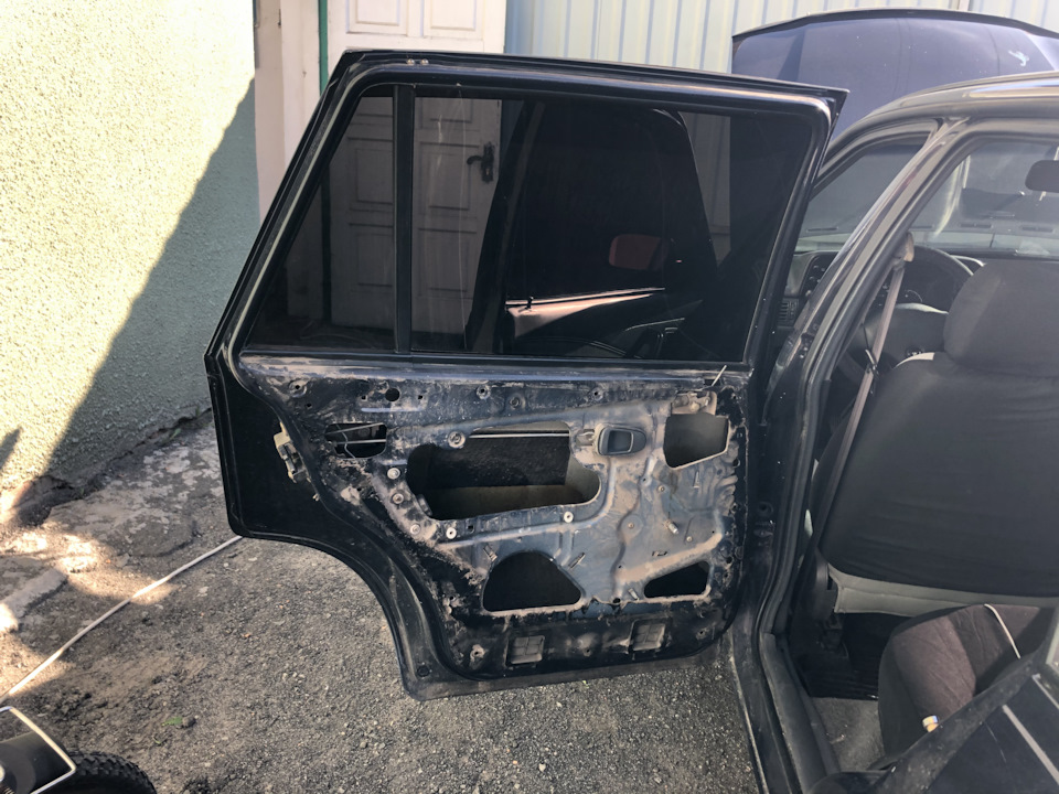 Віброізоляція задніх дверей ч1 2