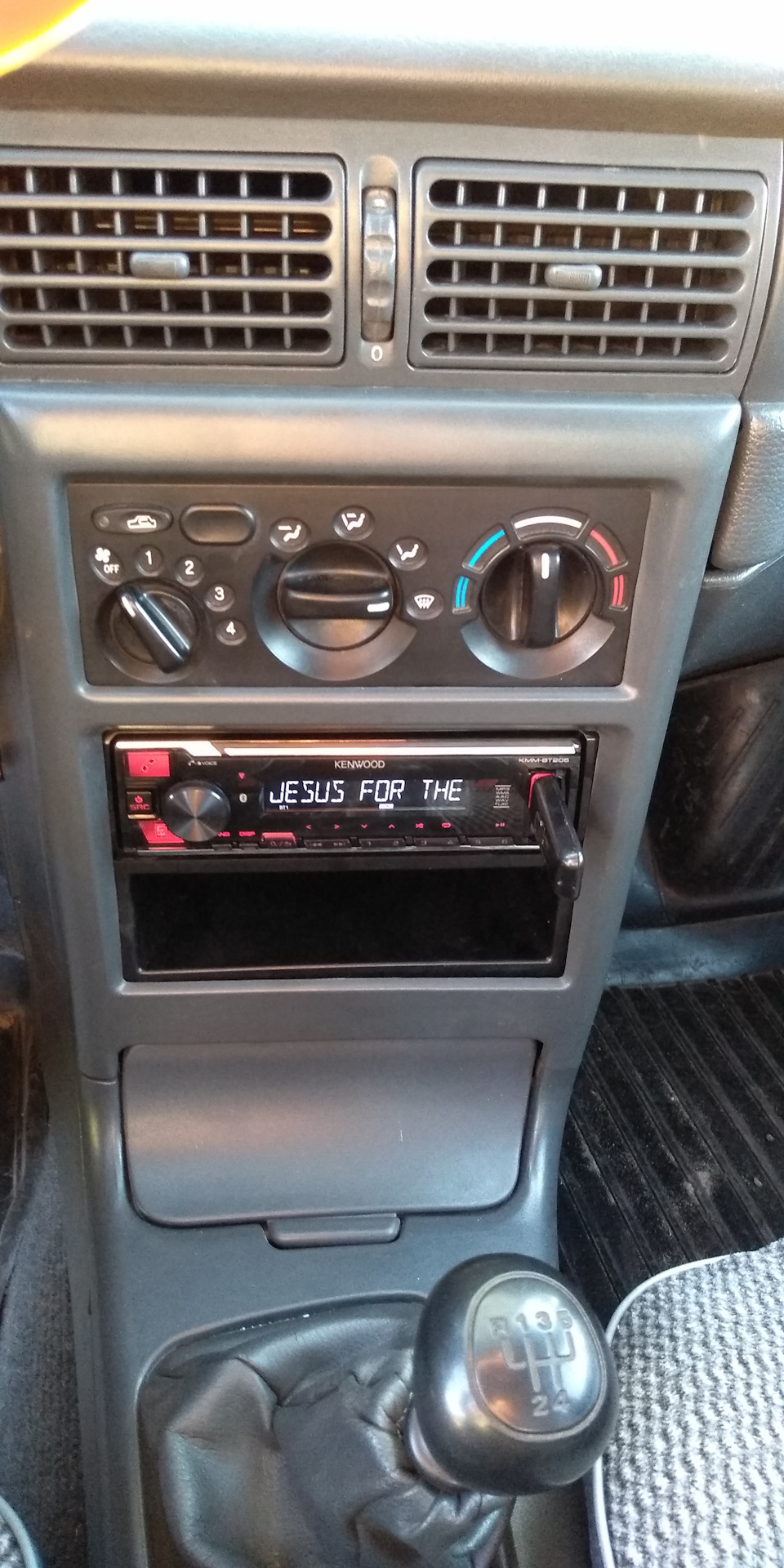 Заміна штатної магнітоли на Kenwood KMM-BT205 1