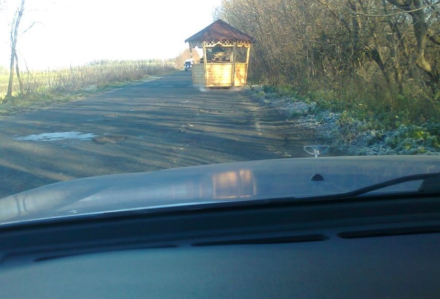 Циферки на спідометрі та прикол на дорозі. 1