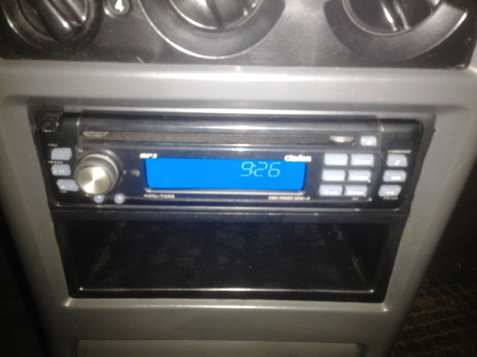 AUX у стандартну магнітолу Clarion DB345MP 1